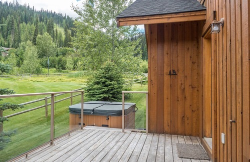 Fairways Cottage | #11 Fairways Drive - Luxury 4 BR, Hot Tub