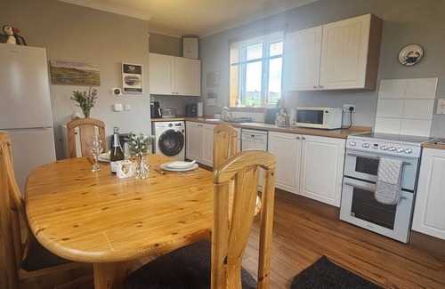 Carloway House | 11 KNOCK, pet friendly, character holiday cottage in Carloway