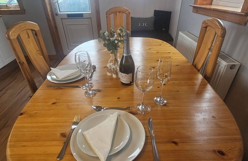 Carloway House | 11 KNOCK, pet friendly, character holiday cottage in Carloway