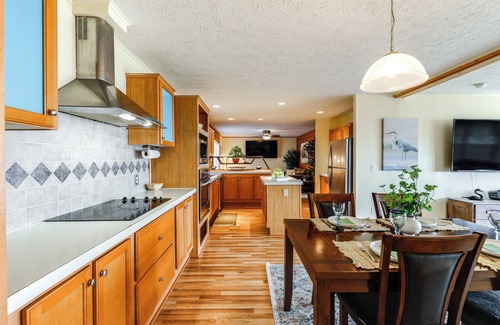 Atlantic House | 11 Mi to Chincoteague: Atlantic Home w/Decks!