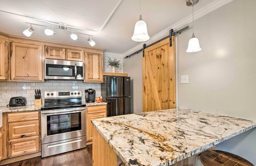 Creighton Apartment | 11 Mi to Denver Zoo: Lakewood Studio w/Fire Pit!