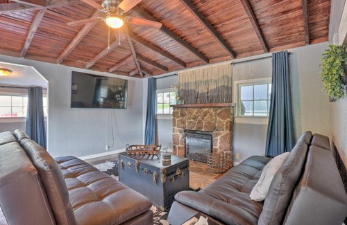 Rockaway Beach House | 11 Mi to Dtwn Branson Cottage in Rockaway Beach!