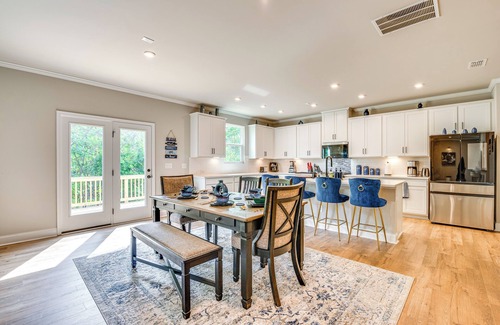 Ben Hill House | 11 Mi to Dtwn: Luxe Atlanta Retreat w/Deck & Yard