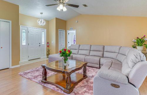 Ocala House | 11 Mi to Dtwn Ocala Home with Screened-In Lanai!