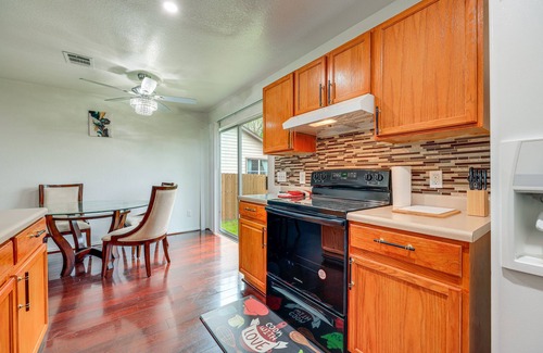 Kyle House | 11 Mi to San Marcos: Charming Family Gem w/Yard