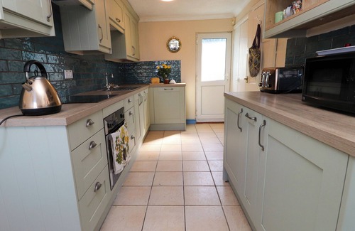 Elim Cottage | 11 PENYGROES, pet friendly, with a garden in Llanddeusant