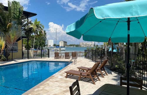 Bay Esplanade Apartment | 11 · Surf n Sand Studio Apartment by the Water 11