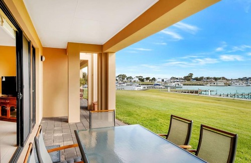 Nangkita House | 11 Vesta Dve - BYO Linen - Waterfront
