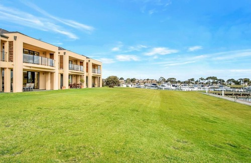 Nangkita House | 11 Vesta Dve - BYO Linen - Waterfront