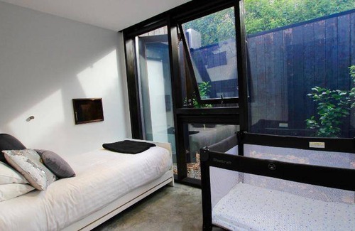 Hobart Central Business District Apartment | 110 m² Serviced apartment ∙ 2 bedrooms ∙ 6 guests