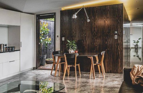 Hobart Central Business District Apartment | 110 m² Serviced apartment ∙ 2 bedrooms ∙ 6 guests