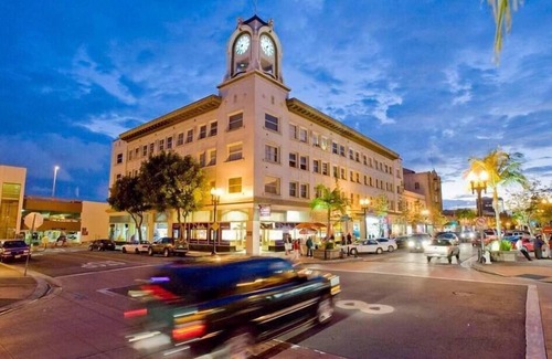 Santa Ana Apartment | 110 - Nostalgic Elegance : Charm in Main St