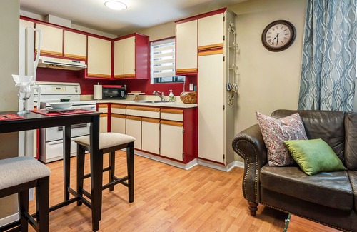 Ahuntsic-Cartierville Apartment | 1100 - CHIC DESIGNER LOVELY BEAUTIFUL COZY FLAT 1BDR