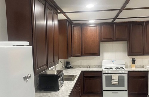 Brownwood House | 1102 HOLCOMB HOUSE Close to Coggin Park, Hospital, HPU