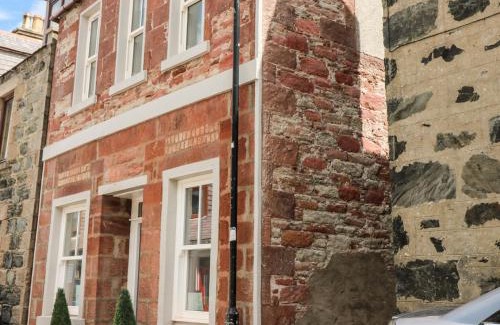 Gardenstown House | 111A Main Street