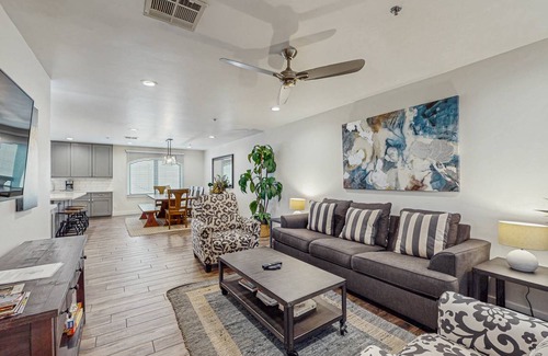 Arts District Condo | 112 m² Condo ∙ 2 bedrooms ∙ 6 guests