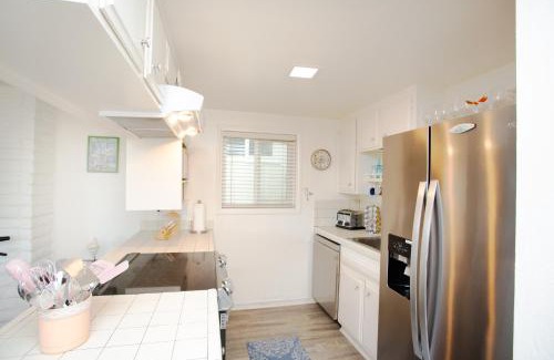 Balboa Peninsula House | 1121 E Balboa Blvd A