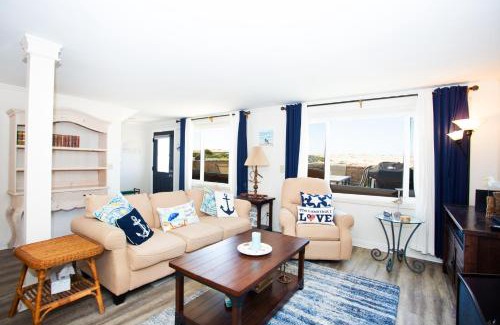 Balboa Peninsula House | 1121 E Balboa Blvd A