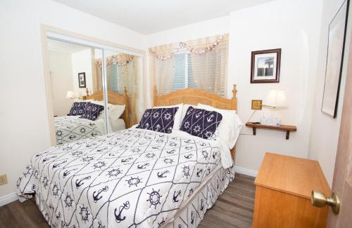 Balboa Peninsula House | 1121 E Balboa Blvd A