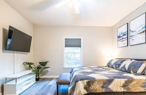 Huntsville House | 11227 Suncrest MTR 21 Days · "Stone Haven" 5 BDRM / Fiber Wifi / Spacious Home