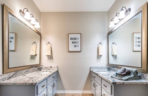 Huntsville House | 11227 Suncrest MTR 21 Days · "Stone Haven" 5 BDRM / Fiber Wifi / Spacious Home