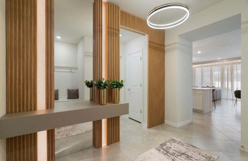 Four Corners House | 1149 Spacious Family 5-Bedroom Townhome