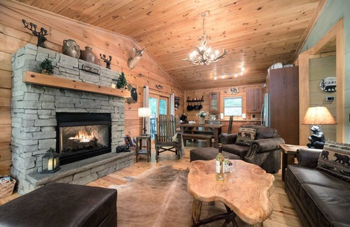Cullowhee House | 116 m² House ∙ 2 bedrooms ∙ 6 guests