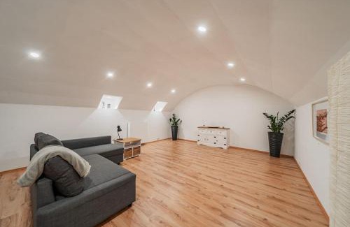 Wahring Apartment | 117 m² Near Nussdorferstrasse