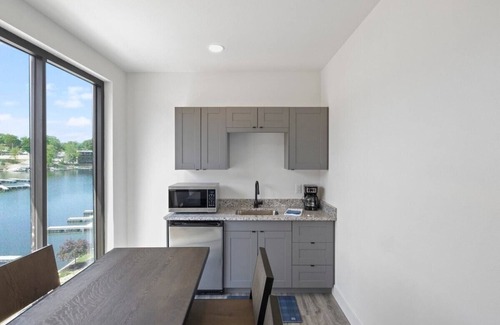Osage Beach House | 1175 New 5 bd Sleeps 16 on lake at Backwater Jacks