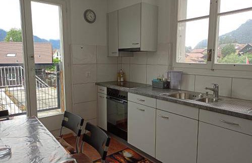 Unterseen Apartment | 118 m² Apartment ∙ 4 bedrooms ∙ 14 guests