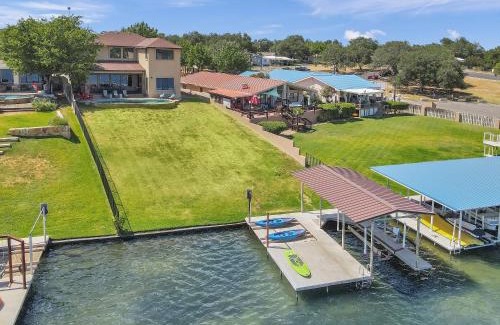 Kingsland House | 119 Christopher Concierge Services Available