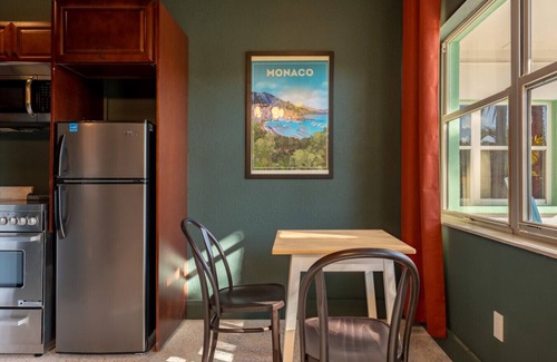 Bay Esplanade Apartment | 119 · ☀Pool✔ Kitchen✔ Beach✔ Self Checkin✔ Free Parking✔