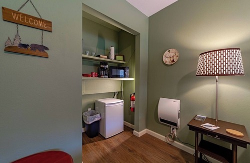 Orick Apartment | 11B Roosevelt Elk Single Room at the Meadow Site