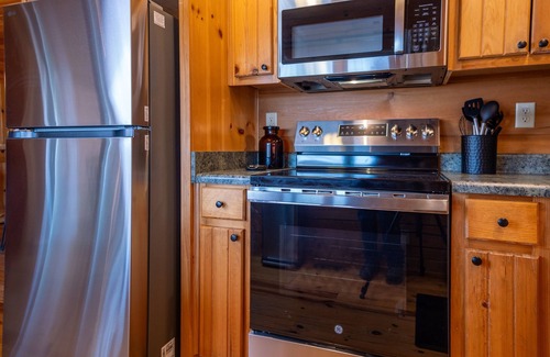 West Jefferson Cabin | 11BR Retreat | 2 Cabins | Walk to WJ | Sleeps 27