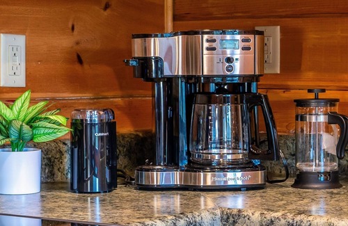 West Jefferson Cabin | 11BR Retreat | 2 Cabins | Walk to WJ | Sleeps 27