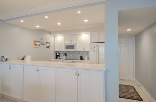 Punta Rassa Condo | 11TH FLOOR, SANIBEL HARBOUR TOWER PRIVATE BEACH UPGRADED