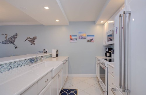 Punta Rassa Condo | 11TH FLOOR, SANIBEL HARBOUR TOWER PRIVATE BEACH UPGRADED