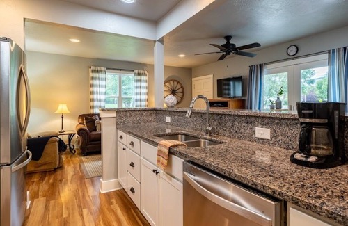 Cody Cottage | 11th Street Cottage- Private deck just blocks from downtown Cody, WY
