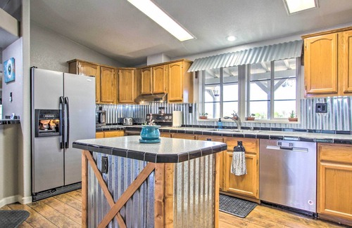 Tonopah House | 12+ Acre Equestrian Escape w/ Riding Trails!