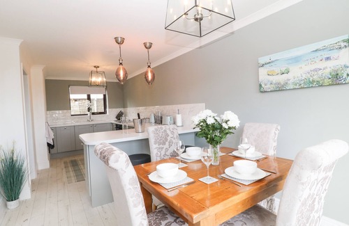 Looe Cottage | 12 CLAREMONT FALLS, family friendly, with open fire in Polperro