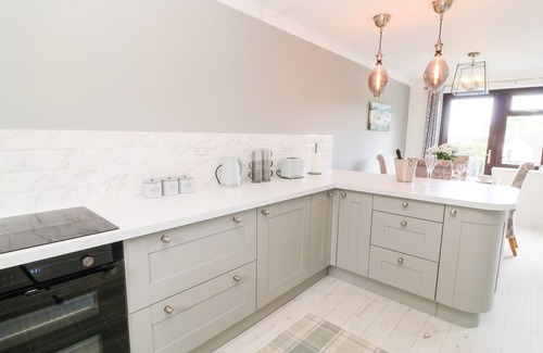 Looe Cottage | 12 CLAREMONT FALLS, family friendly, with open fire in Polperro