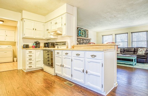 Hot Springs Village House | 12 Estella Circle - Comfortably furnished two bedroom one level vacation home