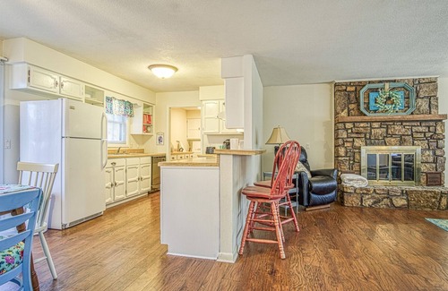Hot Springs Village House | 12 Estella Circle - Comfortably furnished two bedroom one level vacation home
