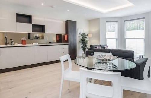 Surbiton Hill Apartment | 12 Lyons House - 2 bedroom apartment