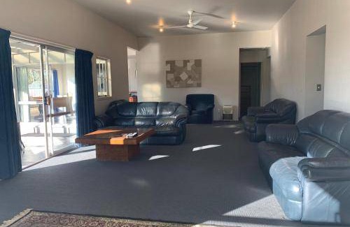 Yaldhurst Cabin | 12 m² Lodge ∙ 7 bedrooms ∙ 14 guests