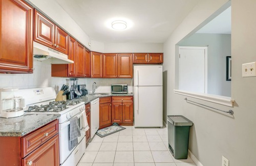 Northeast Philadelphia Apartment | 12 Mi to Center City: Philadelphia Apt w/Balcony
