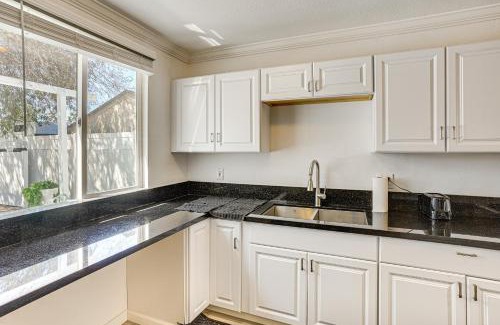 El Rancho House | 12 Mi to Downtown LA Quiet Getaway with Patio