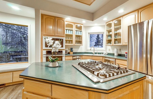 Mid-Hillside House | 12 Mi to Dtwn Anchorage: Forested Apt w/Fire Pit!