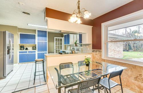 Sharpstown House | 12 Mi to Dtwn Houston Peaceful Home with Yard!