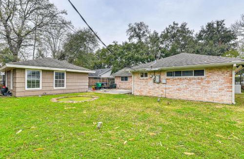 Sharpstown House | 12 Mi to Dtwn Houston Peaceful Home with Yard!